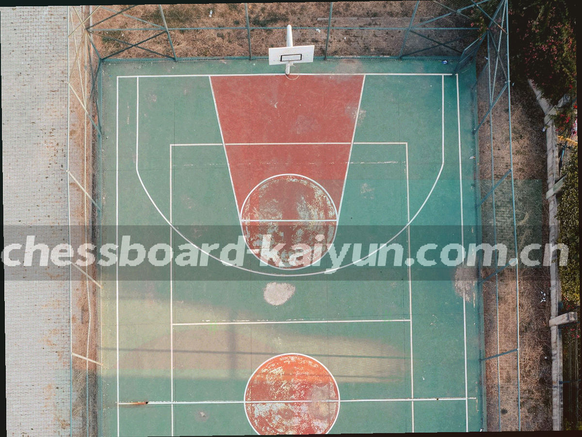 纵向时间线示意图，节点做成棋盘星位的样子，旁边标注年份与版本迭代的标记，不出现具体日期与人物